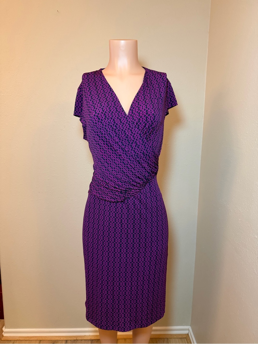 Anne Klein Purple/Black Geometric Wrap Sheath Jersey Stretch V-Neck Cap L